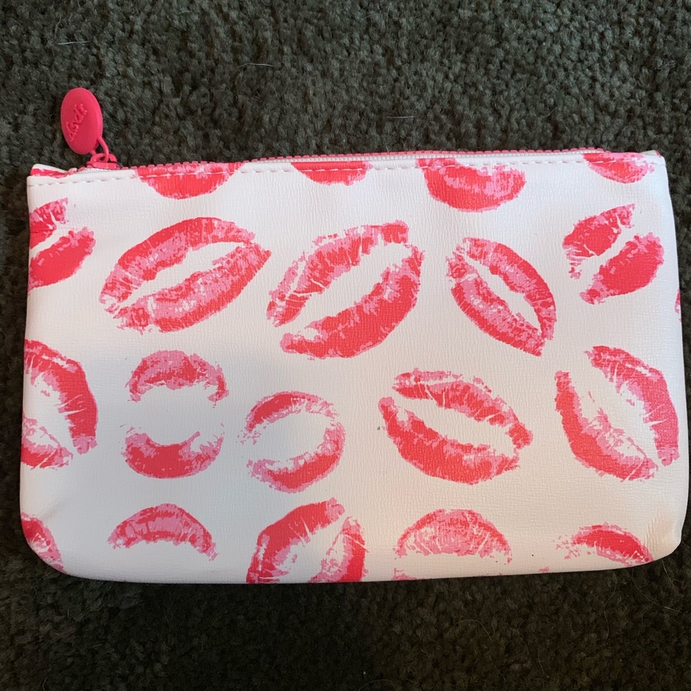 Kiss Ipsy Makeup case